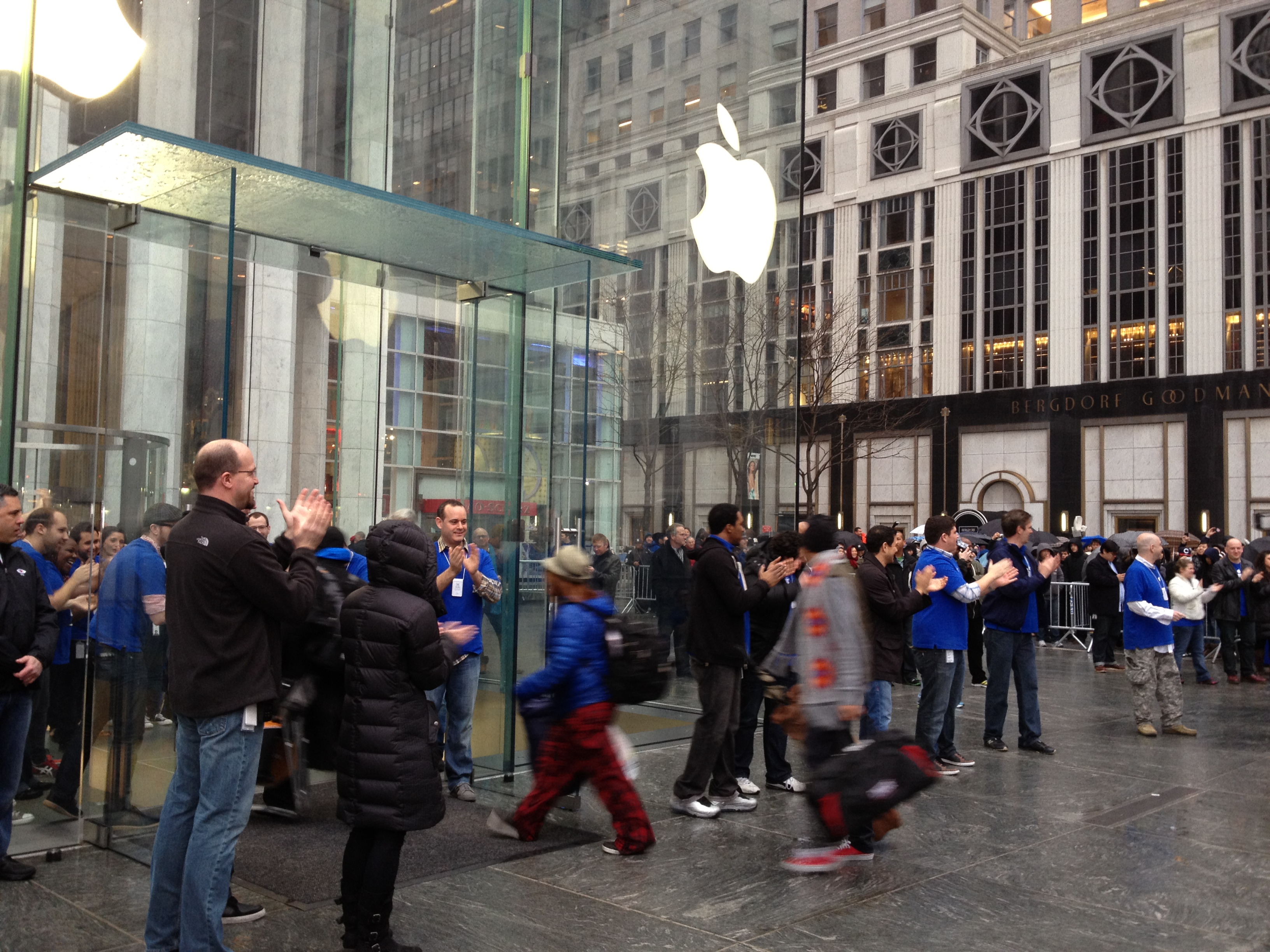 New iPad, Same Long Lines Ina Fried Mobile AllThingsD