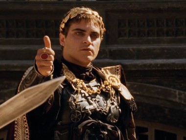 Commodus_thumbs_up-380x285.jpg