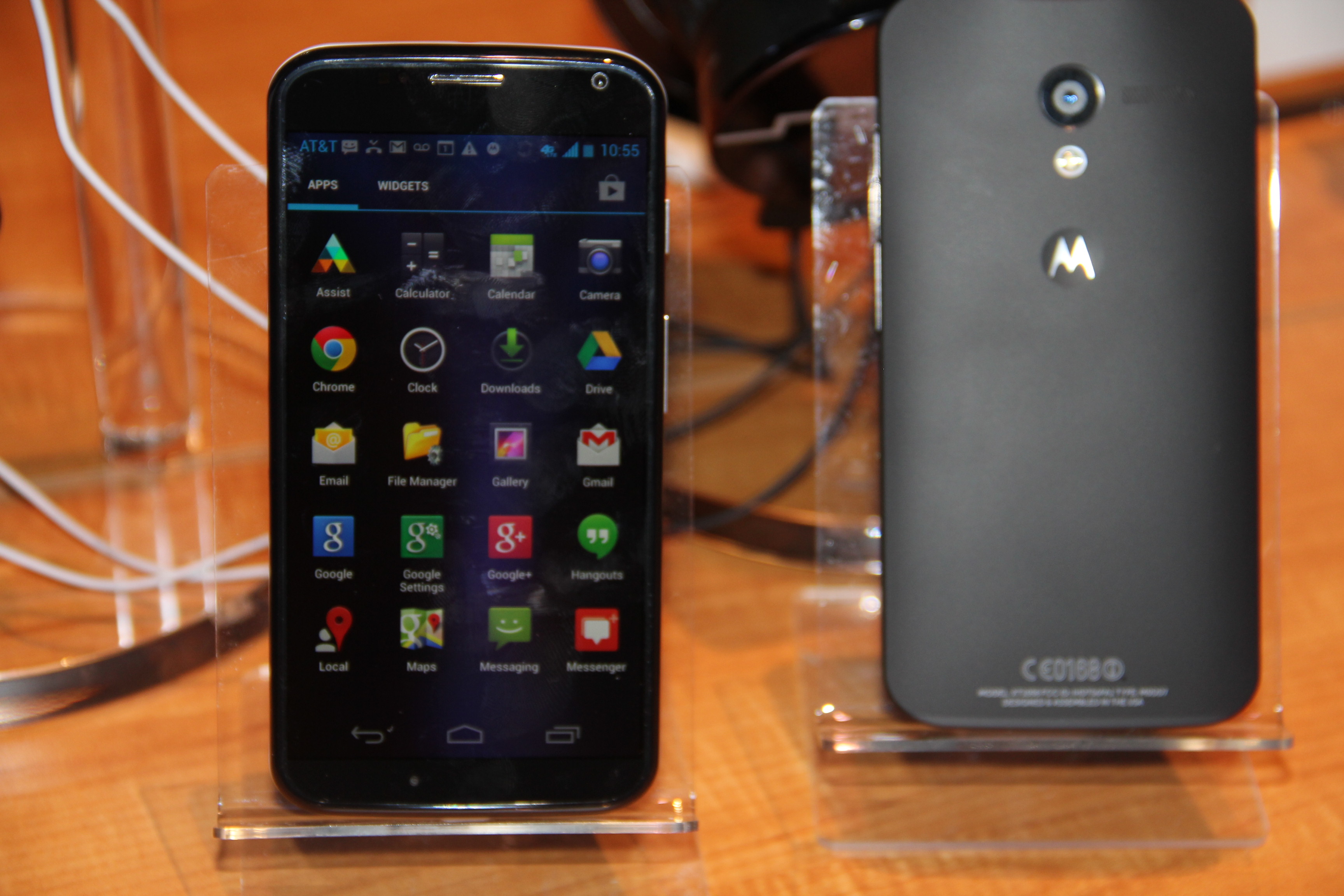 How The Moto X Stacks Up To Iphone 5 Samsung Galaxy S4 Moto X Stacks Up To The Iphone 5